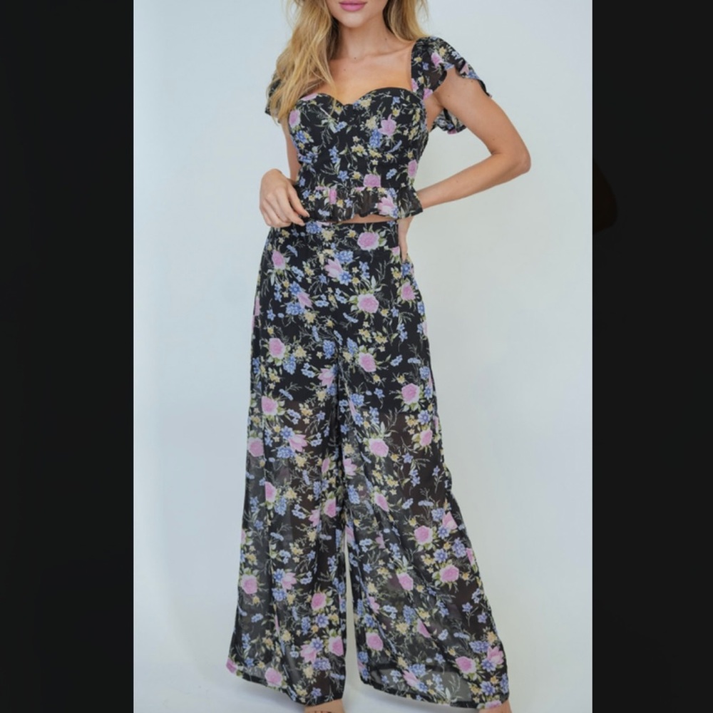 BRAND NEW WHITE BIRCH FLORAL SET IN SIZE LARGE
